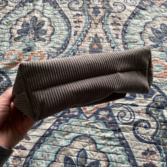 Gray makeup bag - Picture 3 of 6